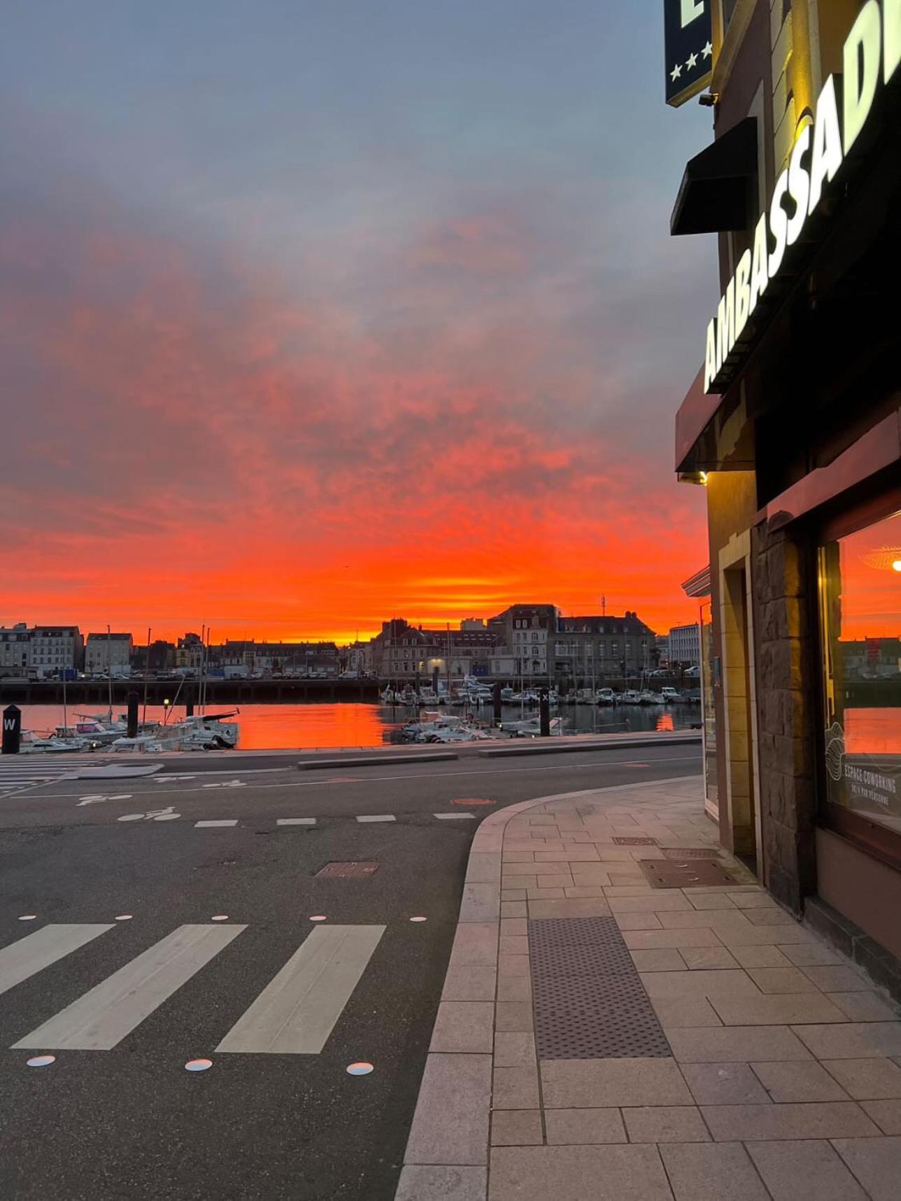 Ambassadeur Hotel - Cherbourg Port De Plaisance Eksteriør bilde